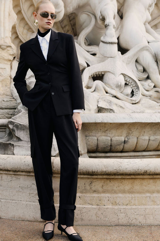 Pantaloni sartoriali con tasche laterali e fondo regolabile