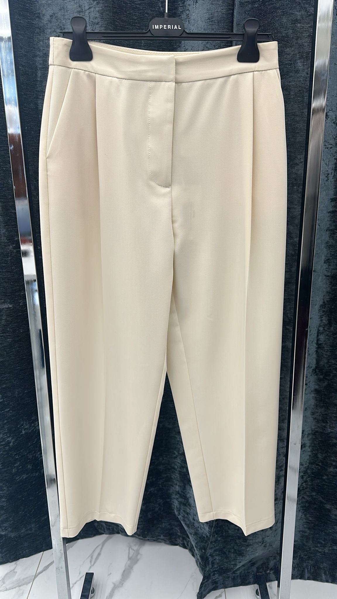 Pantaloni cropped a vita alta