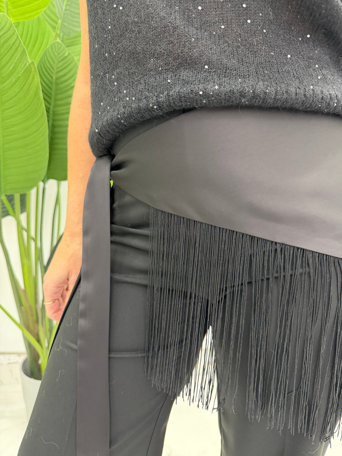 Pantaloni palazzo con frange e cintura laterale