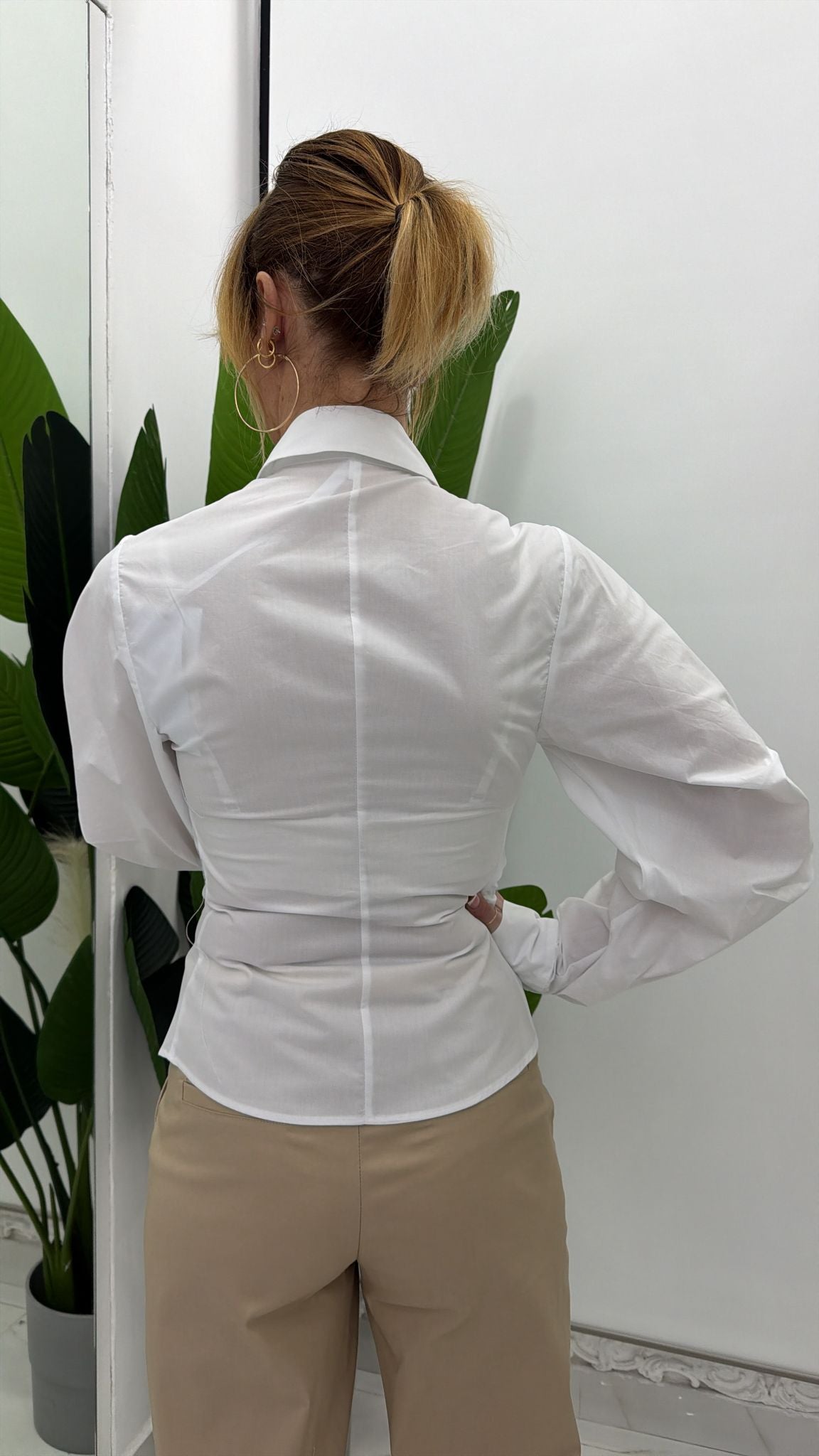 Camicia fitted con arricciature e colletto classico