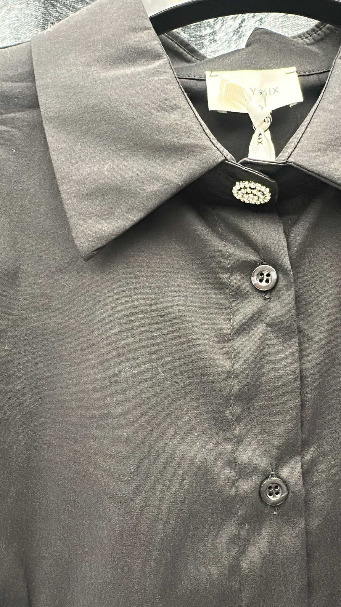 camicia con bottoni gioiello