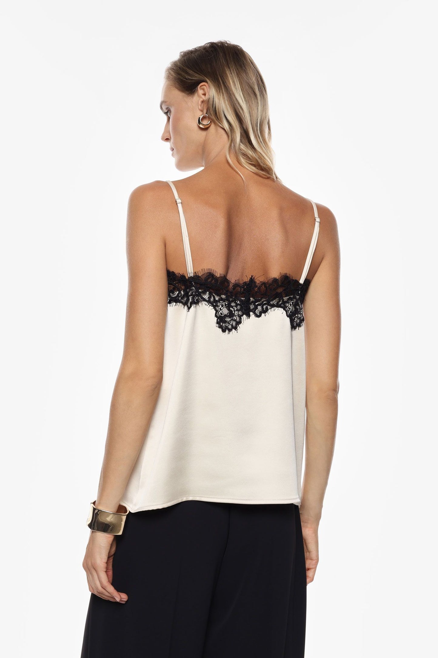 Top con spalline sottili e bordo in pizzo