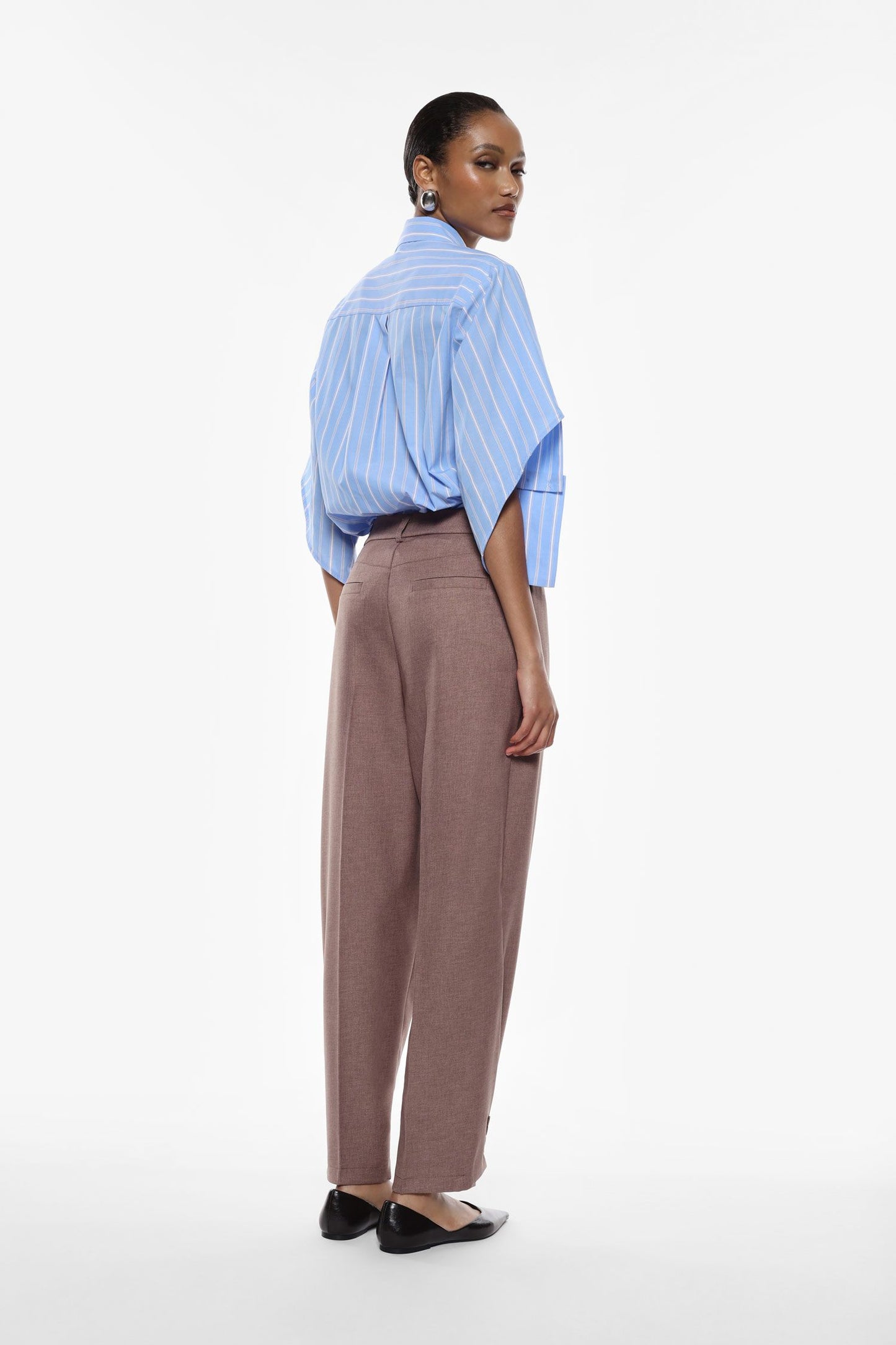 Pantaloni sartoriali ampi pinces chiusura frontale