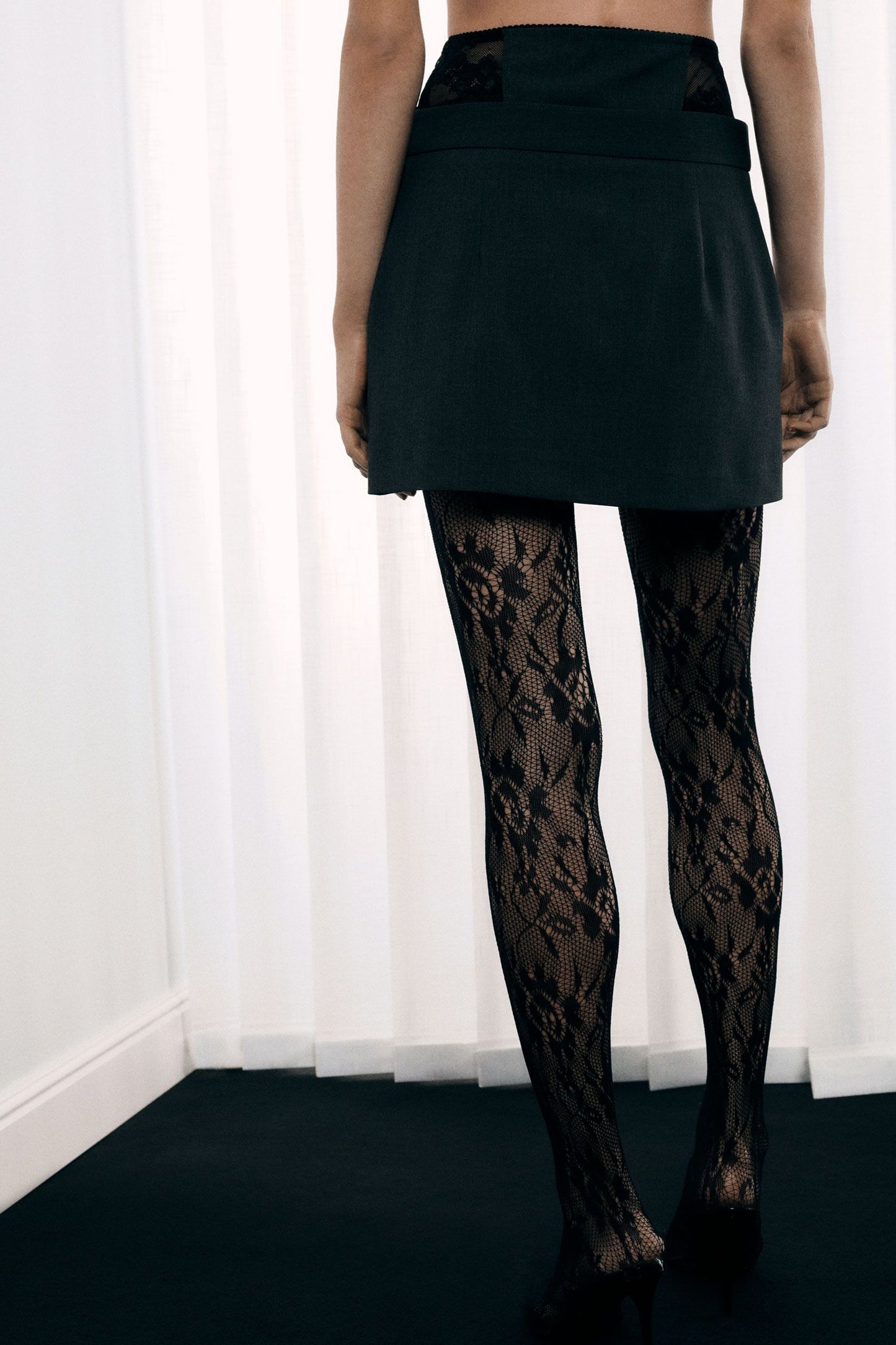 Gonna corta vita alta inserti pizzo