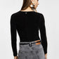 Top aderente con scollo a v e maniche lunghe