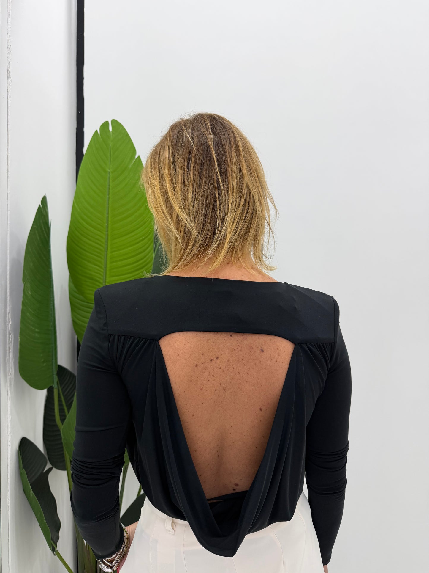 Top con maniche lunghe e scollo arricciato