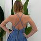 abito con bretelle incrociate di jeans