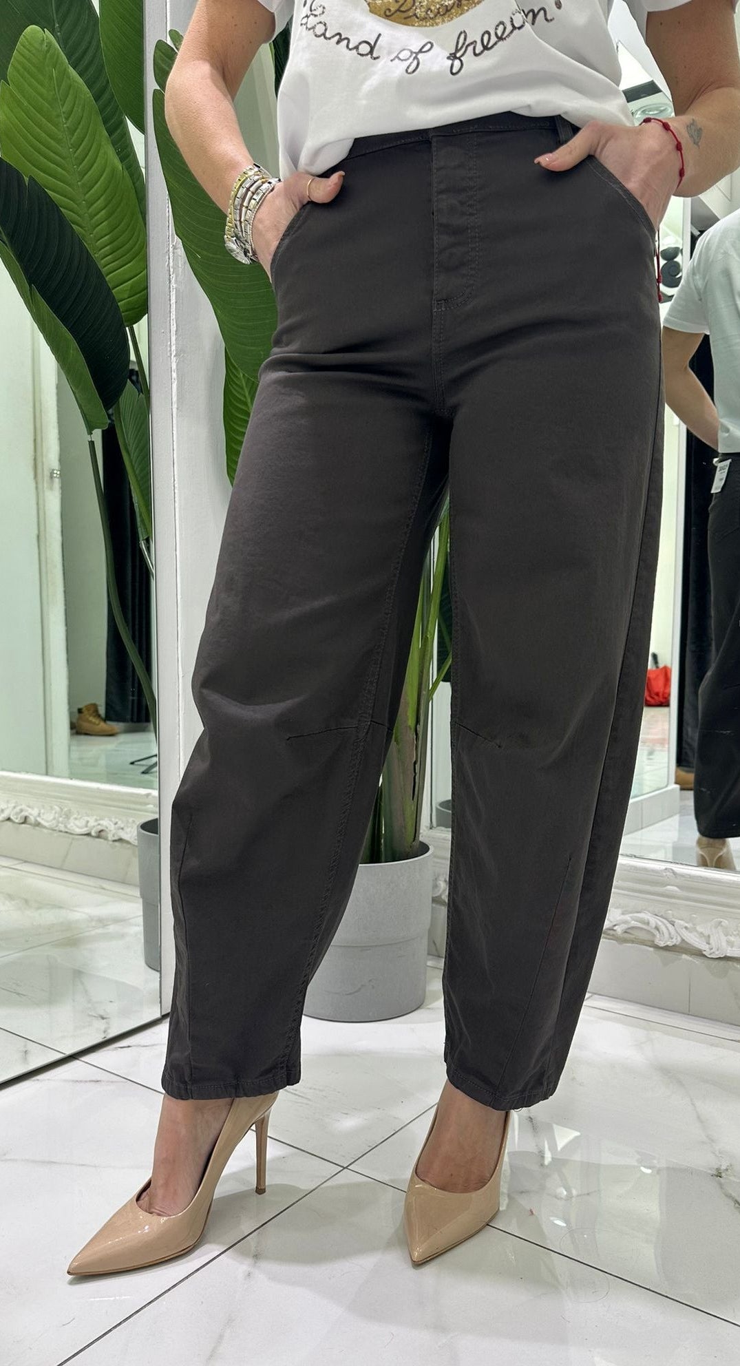 Pantaloni ampi vita alta con tasche