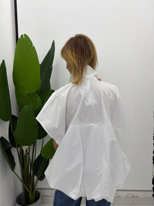 Camicia ampia con collo classico e fondo arricciato