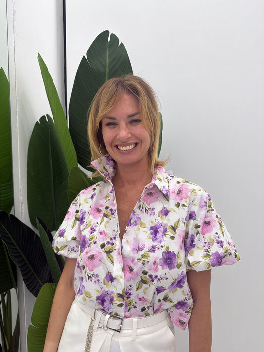 Camicia cropped a fiori con maniche corte