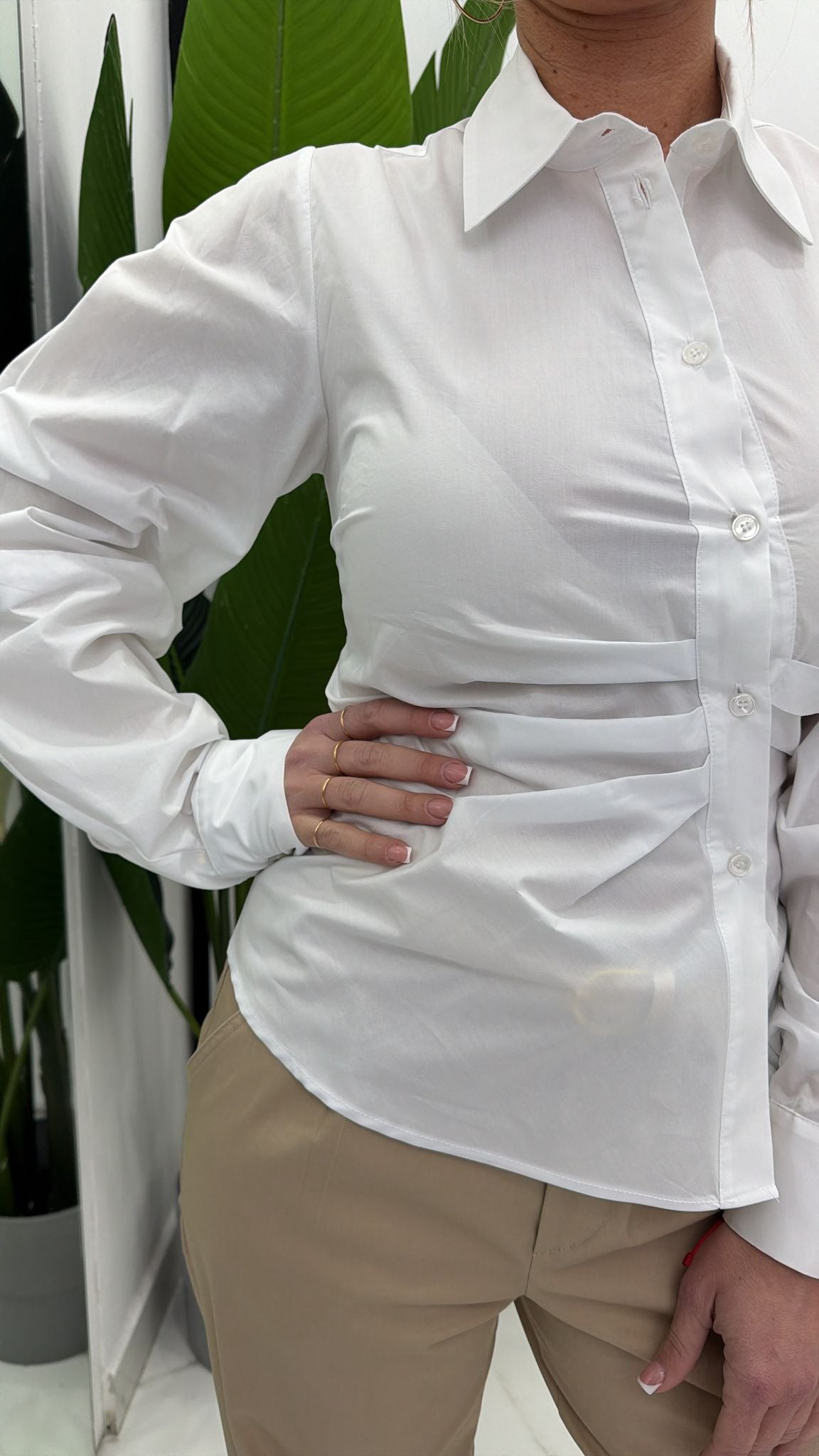 Camicia fitted con arricciature e colletto classico