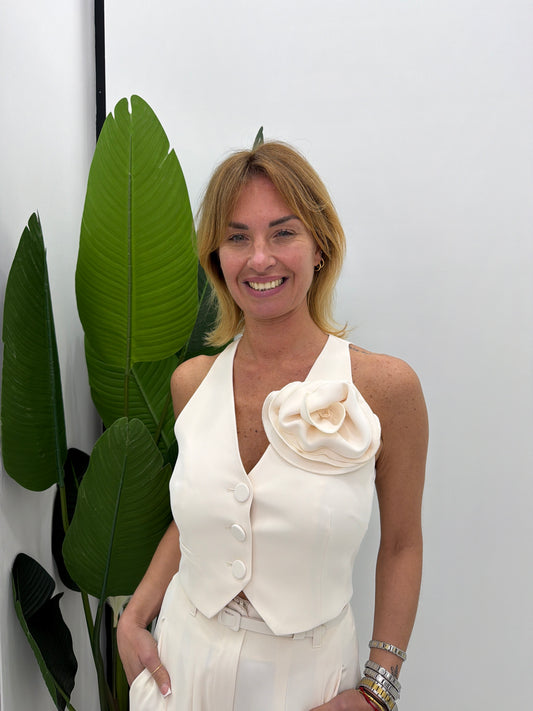 Gilet monopetto con fiore decorativo applicato