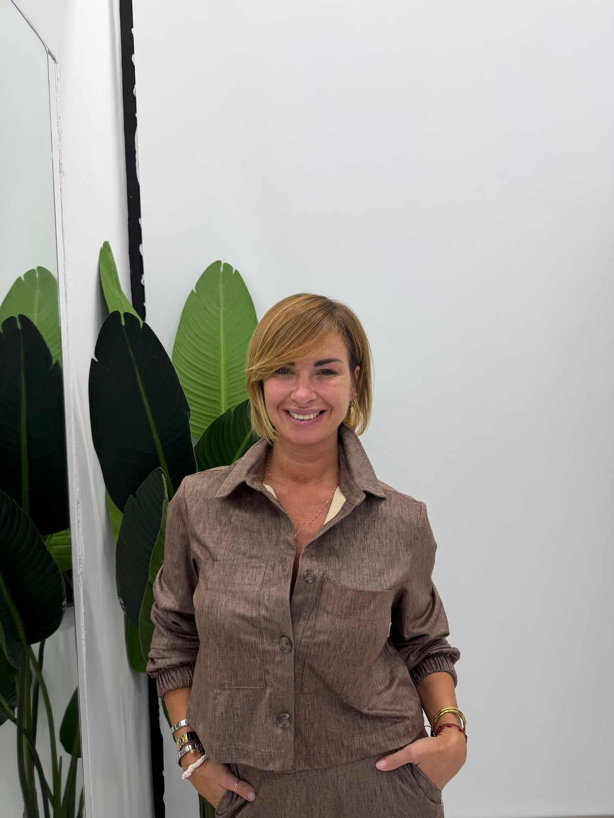 Giacca camicia cropped con tasche frontali
