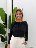 Top con maniche lunghe e scollo arricciato