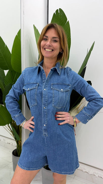 Jumpsuit corta con tasche frontali e maniche lunghe