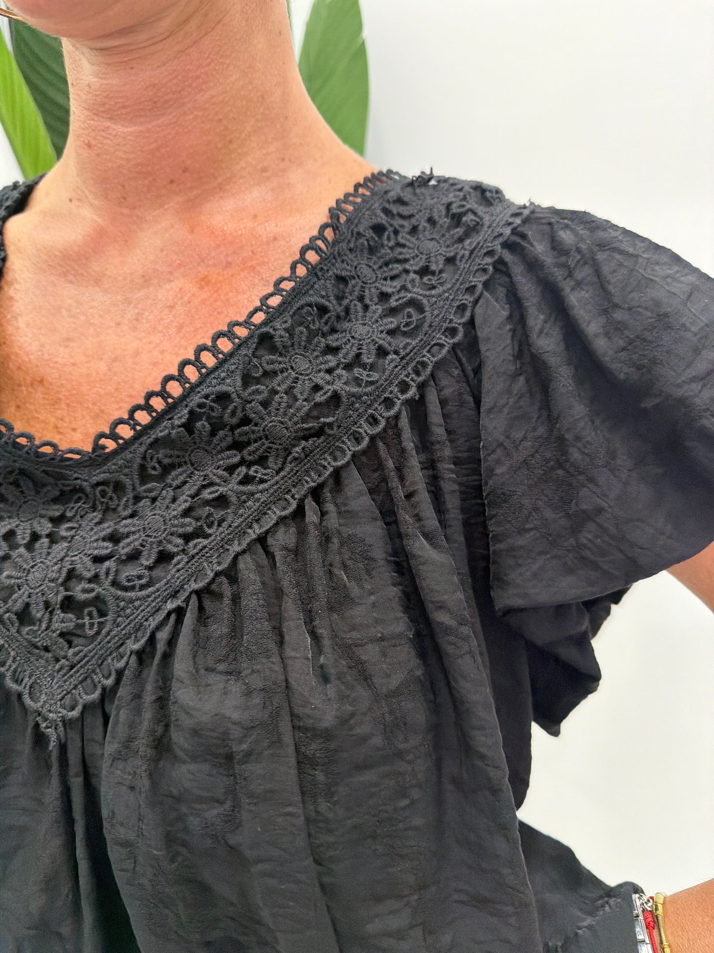 Maglia doppio scollo a v macramè