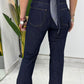 Jeans a zampa con cintura annodata e vita alta
