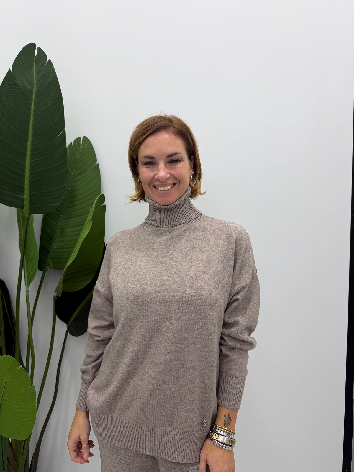 Maglione turtleneck con collo alto e polsini ampi
