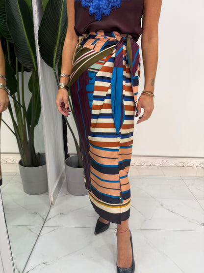 Gonna lunga a righe multicolore con nodo laterale