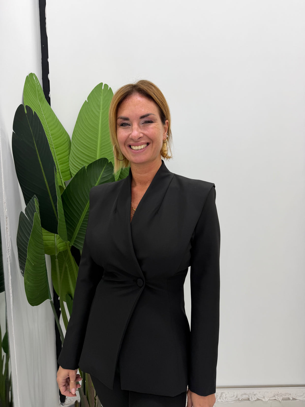 Blazer monopetto con spalle strutturate e collo rialzato