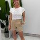 Shorts regular-fit con cintura e bordo traforato