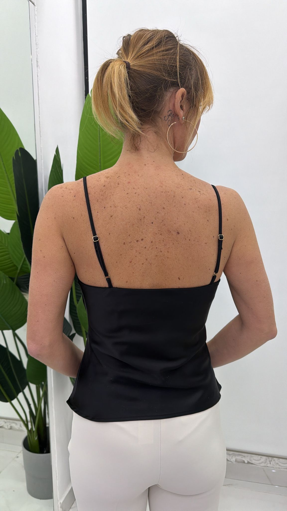 Top con spalline sottili e inserto in pizzo