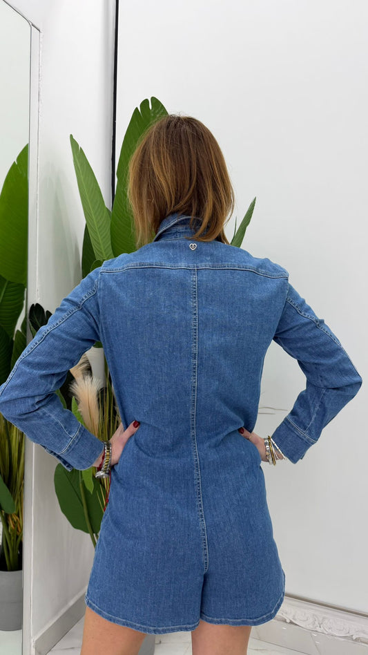 Jumpsuit corta con tasche frontali e maniche lunghe