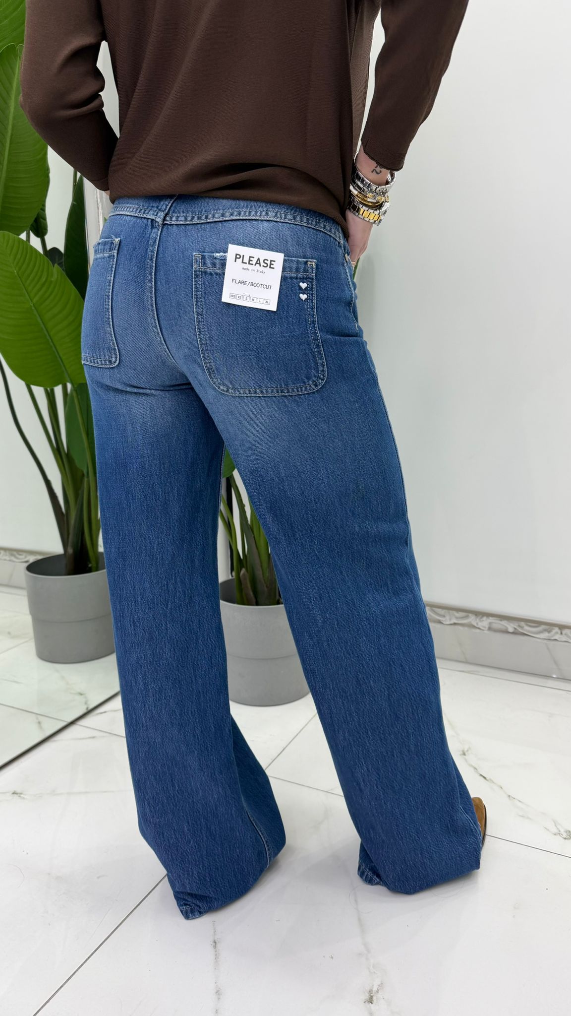 Jeans a gamba ampia vita alta con tasche applicate